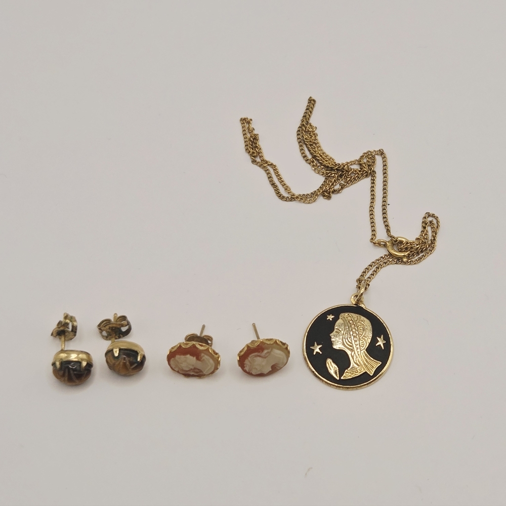 Vintage 1/20 12K G.F Charm Bracelet, Earrings And Pendent With Charm Lot Estate - Picture 9 of 16